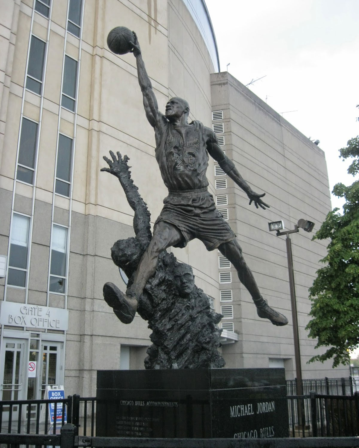 Michael Jordan Statue