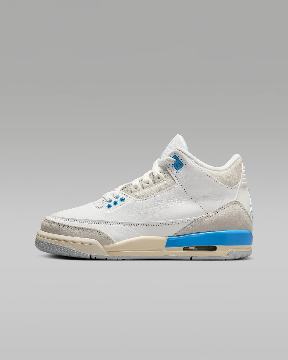 Air Jordan 3 "Lucky Shorts" CT8532-101 Release Date, Price & Where to Buy 2025 2 1740239804 155 Air Jordan 3 Lucky Shorts CT8532 101 Release Date Price