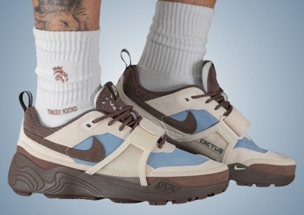 Travis Scott Nike Zoom Field Jaxx Leche Blue On-Feet
