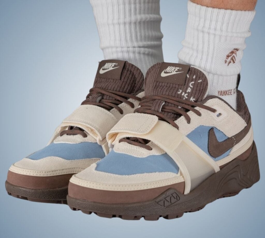 Travis Scott Nike Zoom Field Jaxx Leche Blue On-Feet
