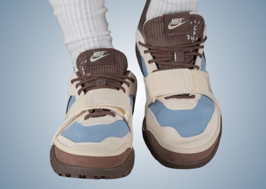 Travis Scott Nike Zoom Field Jaxx Leche Blue On-Feet