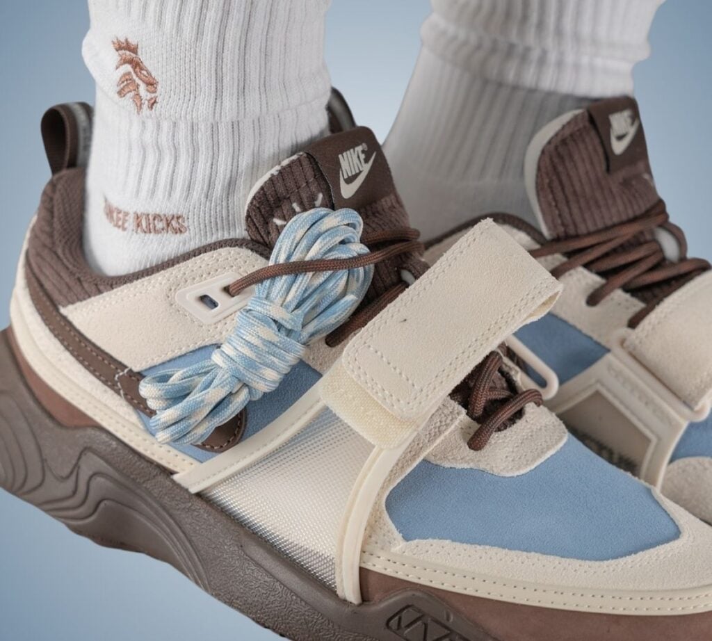 Travis Scott Nike Zoom Field Jaxx Leche Blue On-Feet