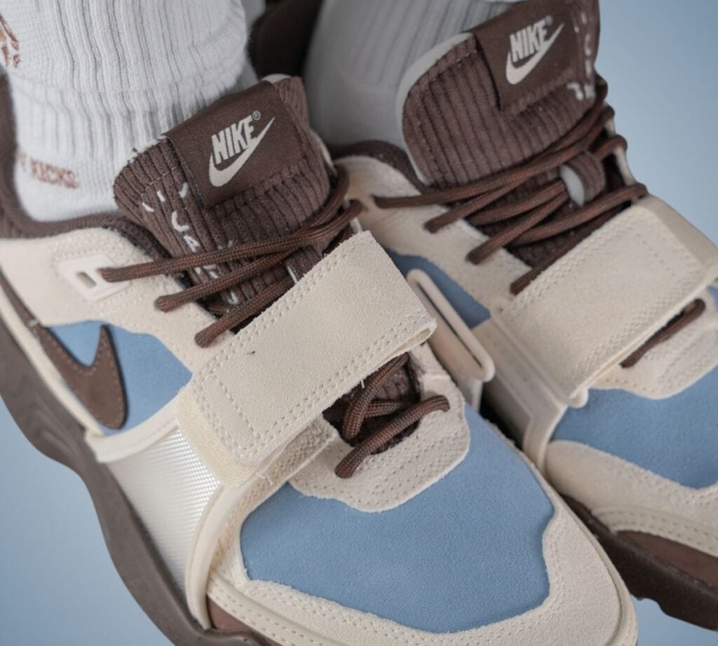 Travis Scott Nike Zoom Field Jaxx Leche Blue On-Feet